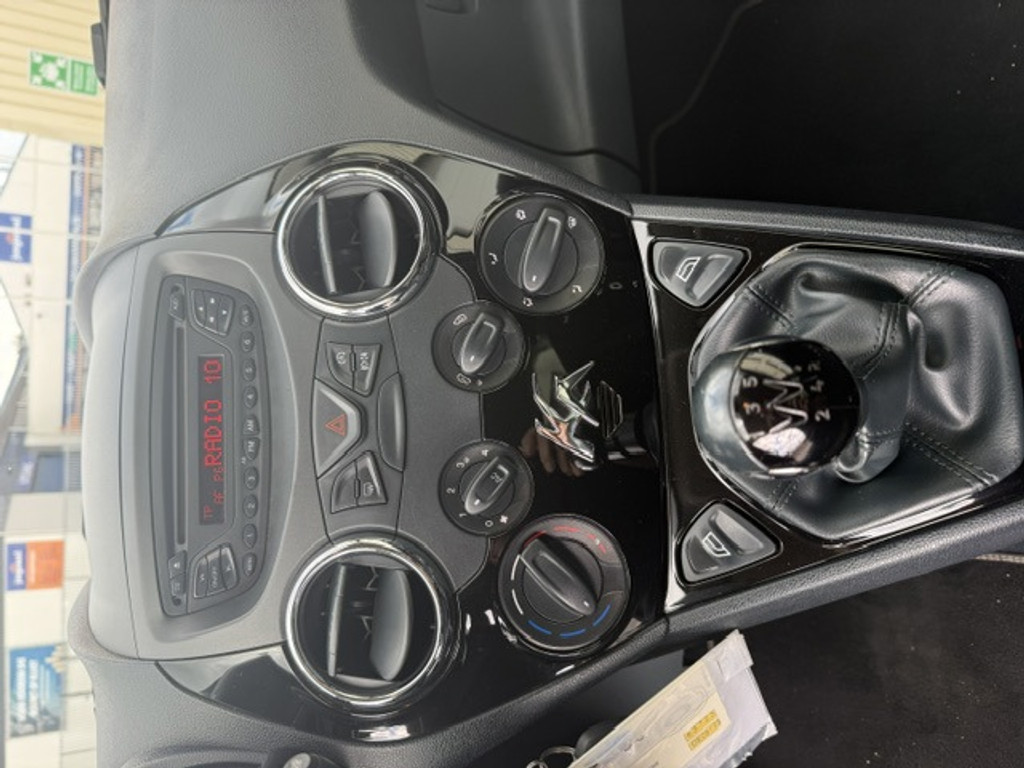 56484062-8.jpg